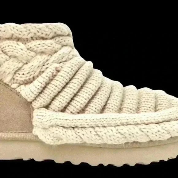 Size 9 Ugg Natural Beige Classic Mini Chunky Knit Boots - Picture 4 of 14